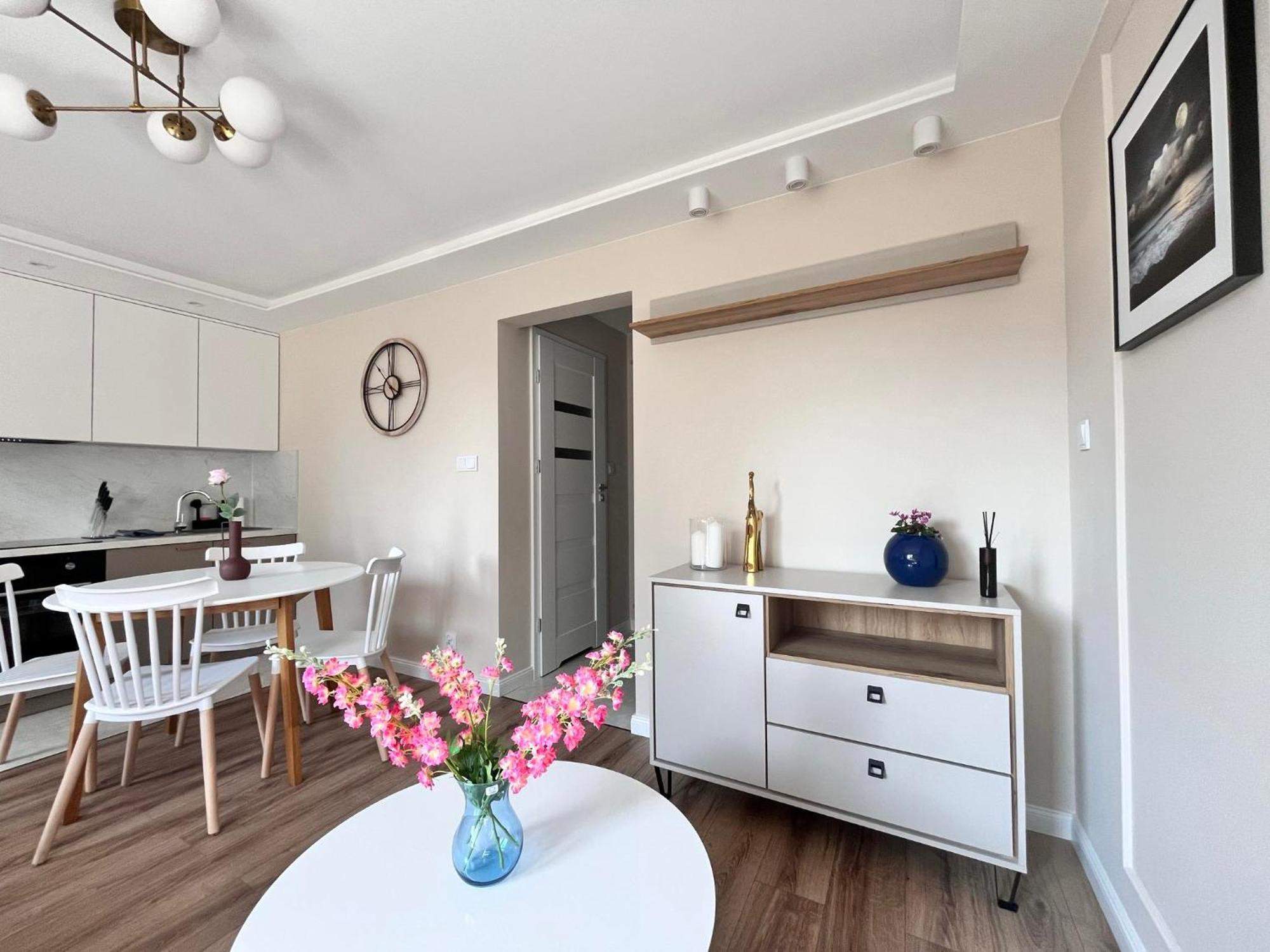 Prestige Apartment Bohaterow Warszawy 凯尔采 外观 照片