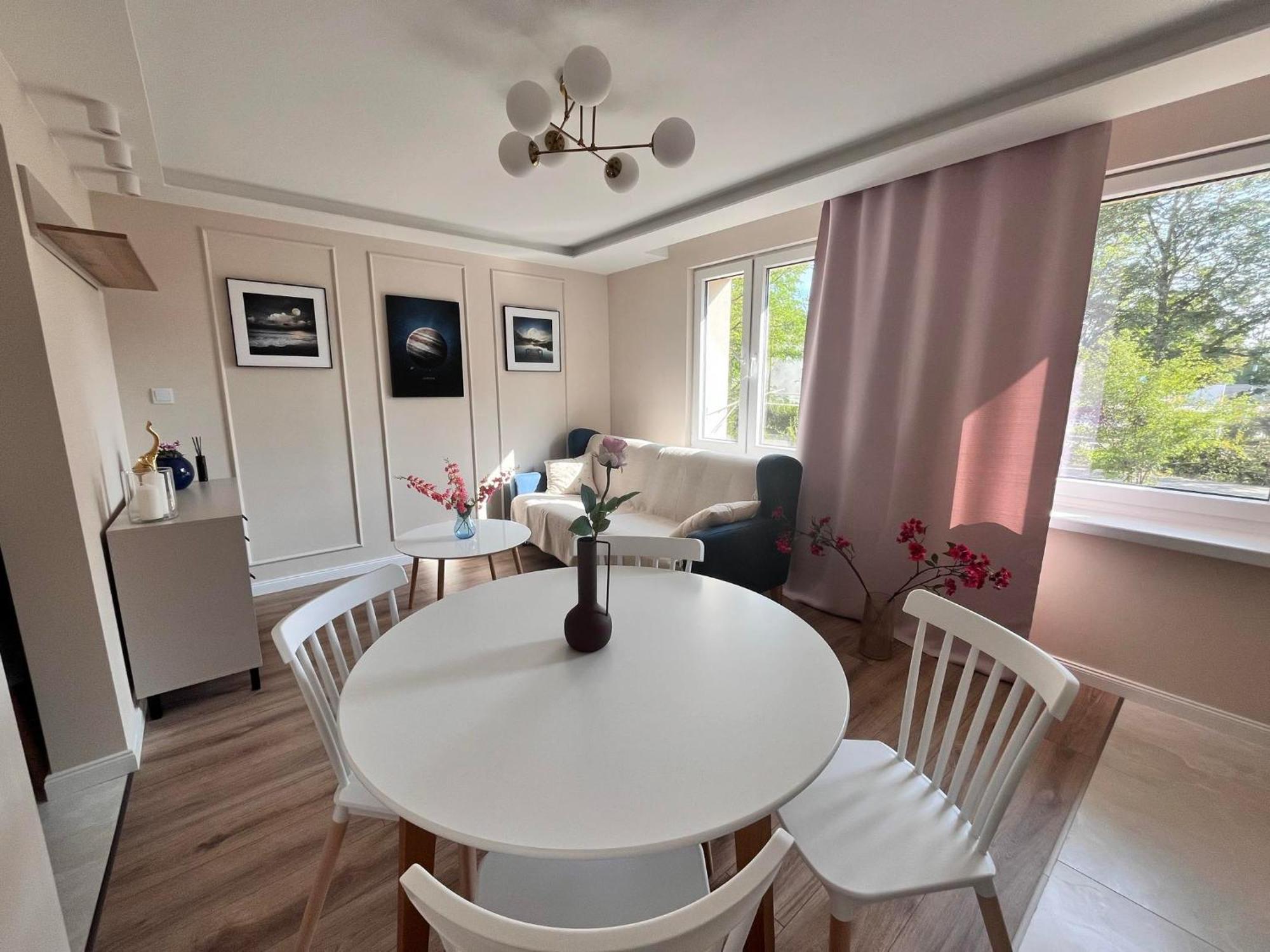 Prestige Apartment Bohaterow Warszawy 凯尔采 外观 照片