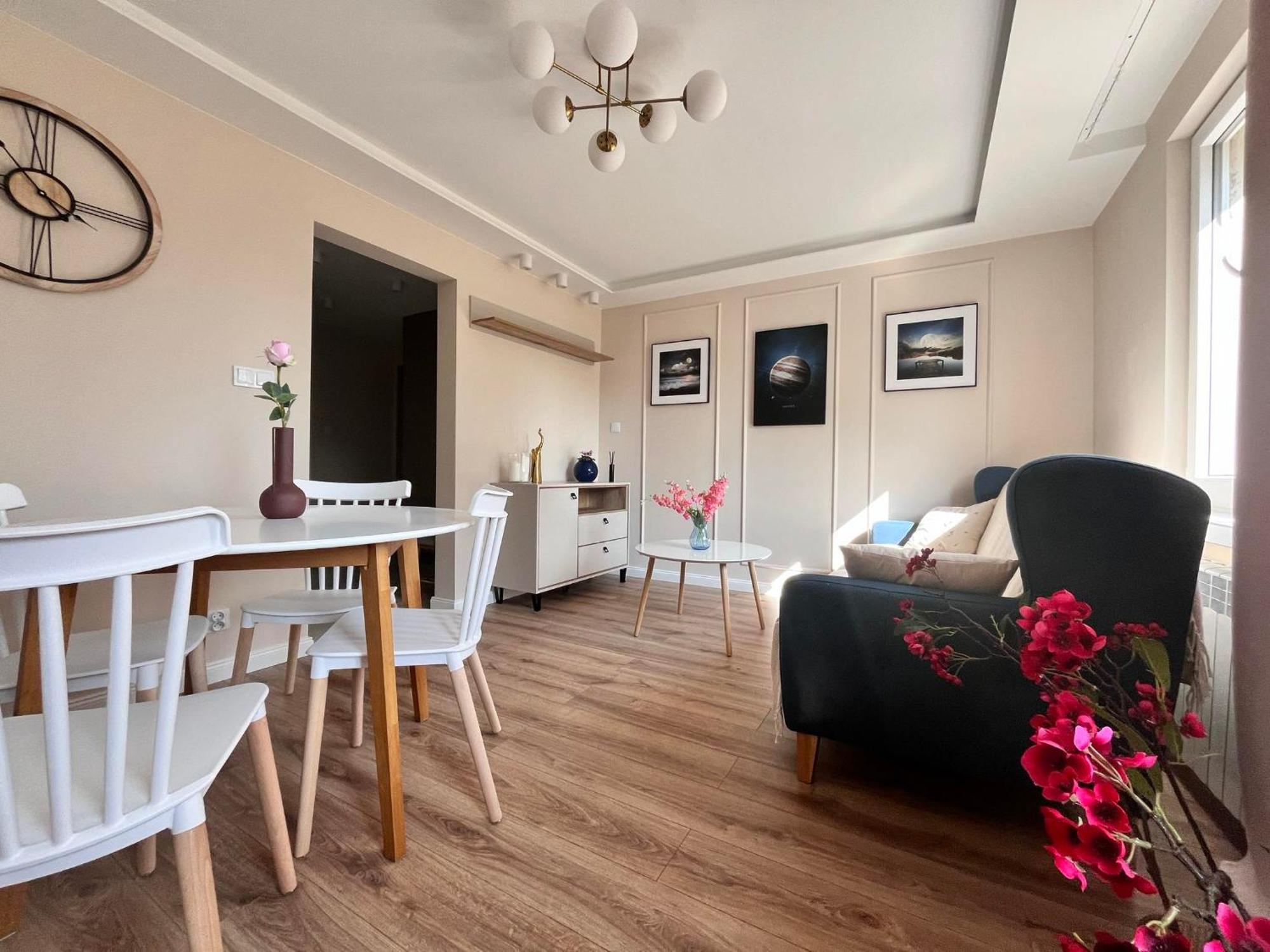 Prestige Apartment Bohaterow Warszawy 凯尔采 外观 照片