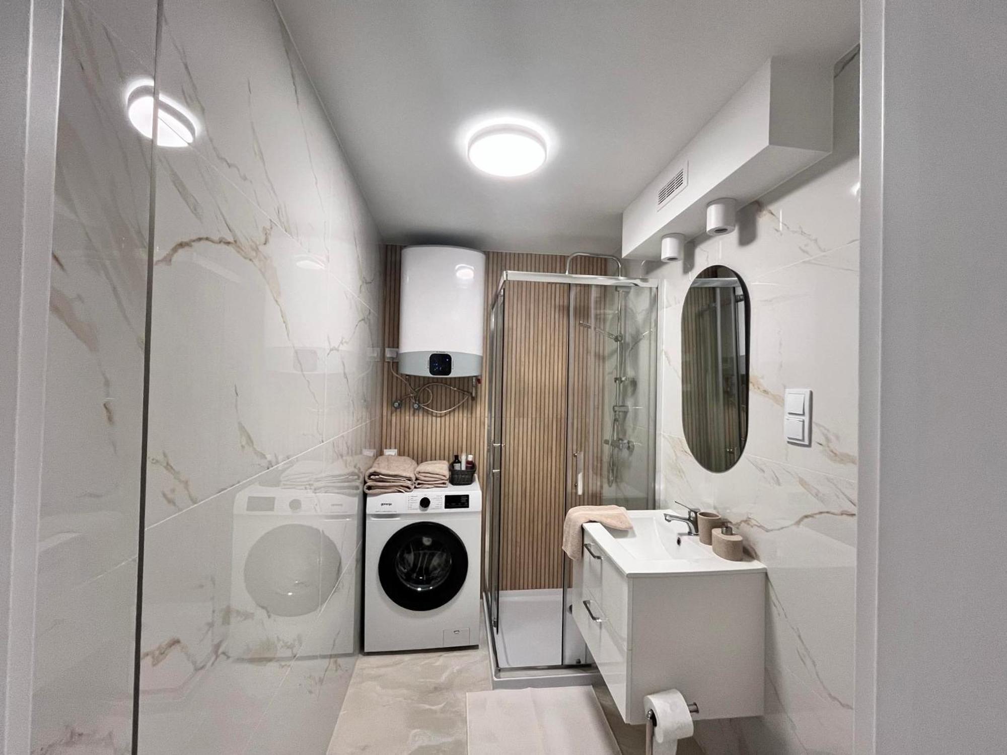 Prestige Apartment Bohaterow Warszawy 凯尔采 外观 照片