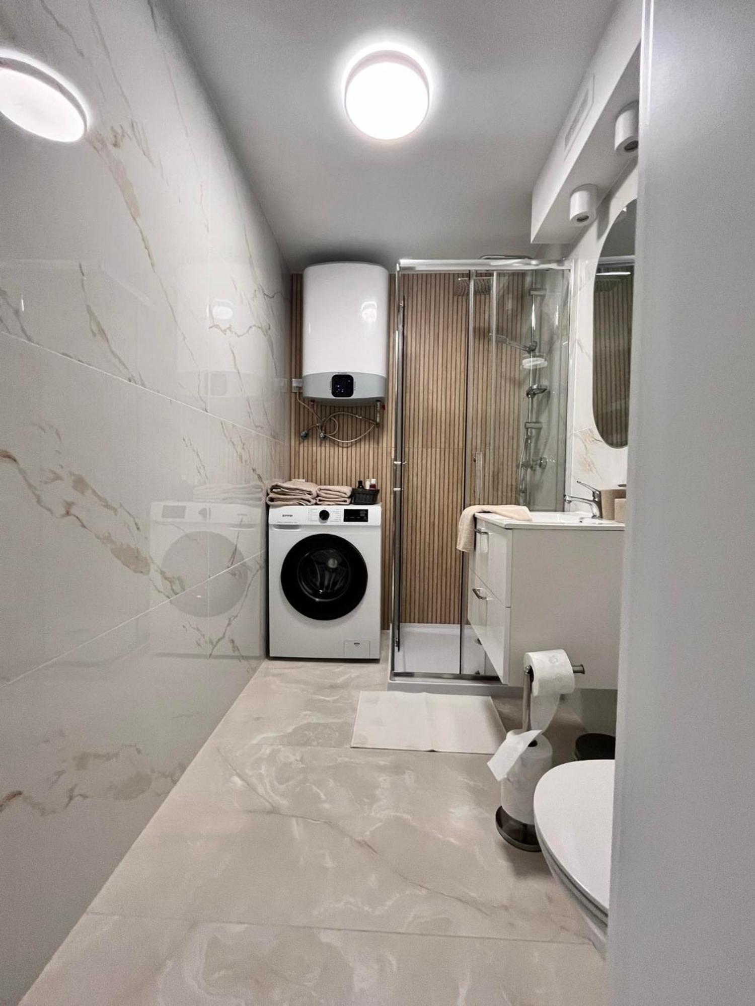 Prestige Apartment Bohaterow Warszawy 凯尔采 外观 照片