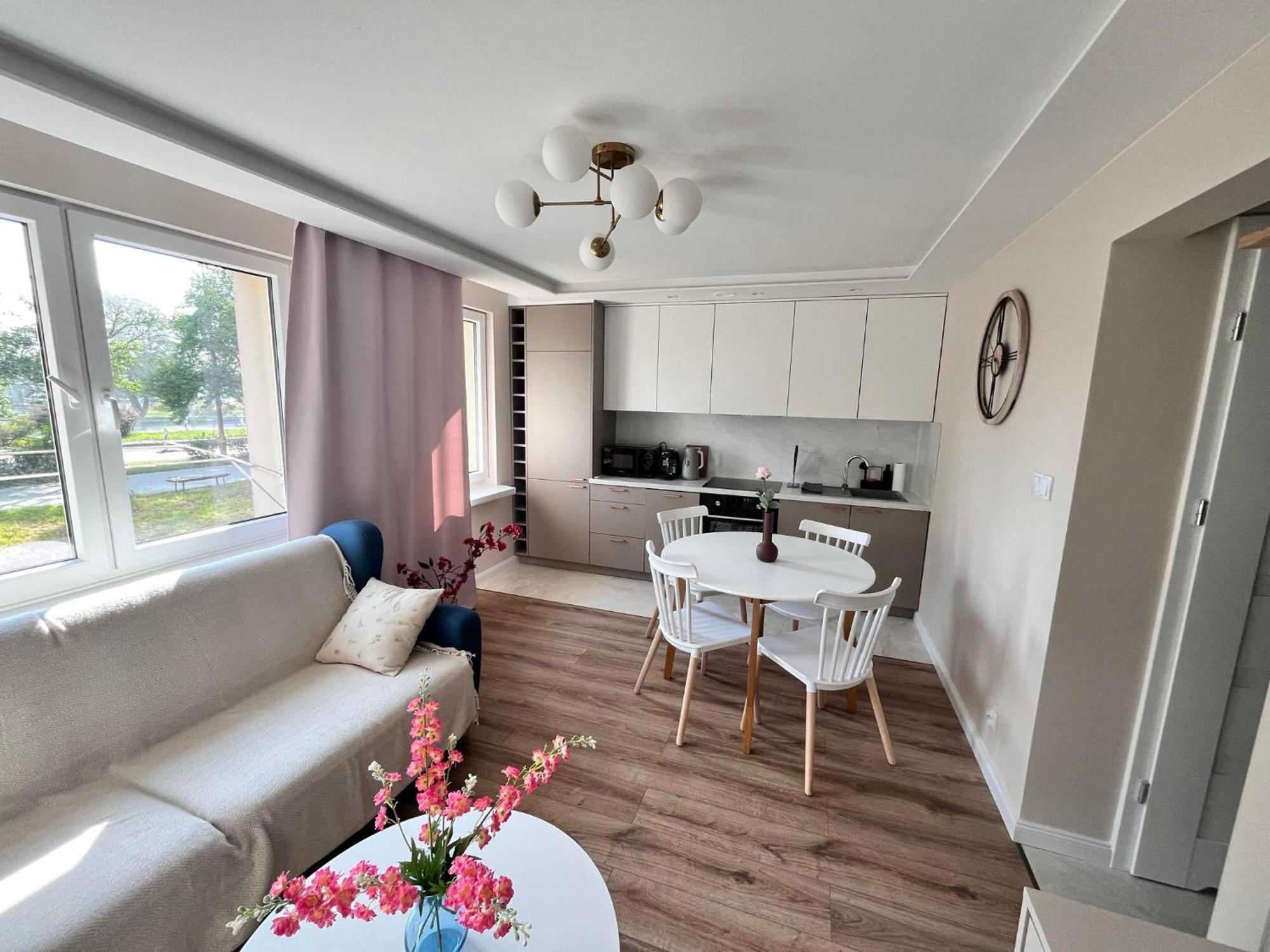 Prestige Apartment Bohaterow Warszawy 凯尔采 外观 照片